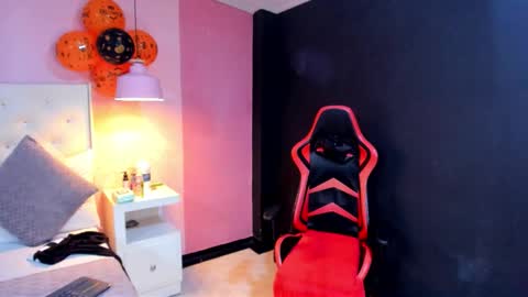 skylerbloom online show from November 2, 3:50 am