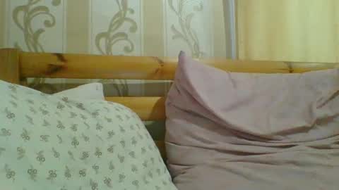 skyressie333 online show from October 1, 3:00 pm