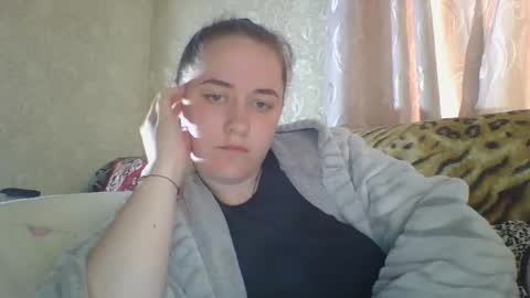 skyressie333 online show from June 3, 4:23 pm
