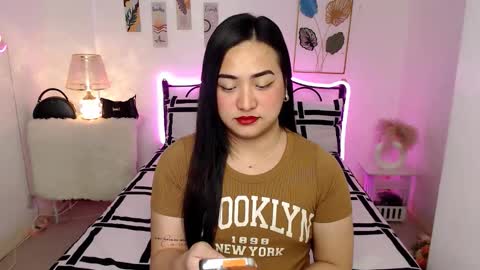 Queen Cyrine online show from February 15, 10:30 pm