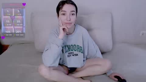 sleepy_ash_ online show from June 10, 1:43 pm