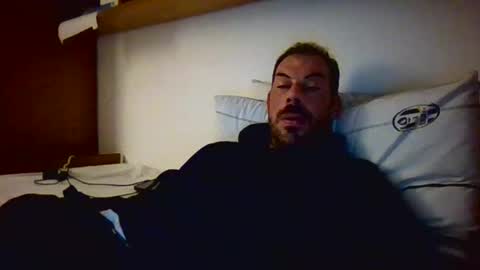 Snapshot of slevin1983 chatting on December 14, 4:41 pm slevin online show from December 14, 4:41 pm