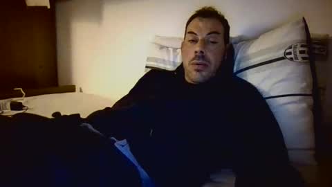 Snapshot of slevin1983 chatting on February 25, 8:53 pm slevin online show from February 25, 8:53 pm