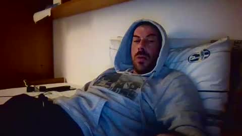 Snapshot of slevin1983 chatting on December 31, 12:21 am slevin online show from December 31, 12:21 am