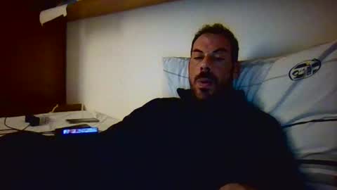 Snapshot of slevin1983 chatting on December 11, 5:47 pm slevin online show from December 11, 5:47 pm