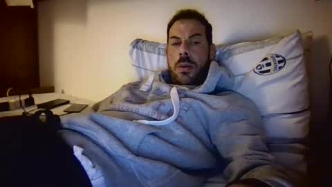 Snapshot of slevin1983 chatting on March 11, 12:33 am slevin online show from March 11, 12:33 am