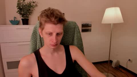 Snapshot of slim_andy chatting on October 3, 7:38 am Andy online show from October 3, 7:38 am
