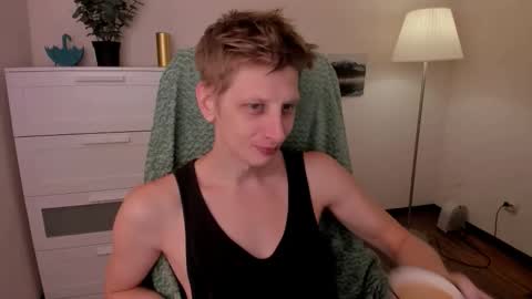 Snapshot of slim_andy chatting on October 5, 10:34 am Andy online show from October 5, 10:34 am