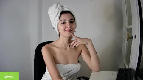 Snapshot of slimbaby69 chatting on January 19, 1:43 am Ivi online show from January 19, 1:43 am