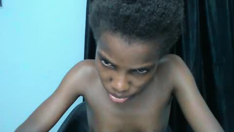 Snapshot of slimzyxdoll chatting on March 7, 10:43 pm slimzyxdoll online show from March 7, 10:43 pm