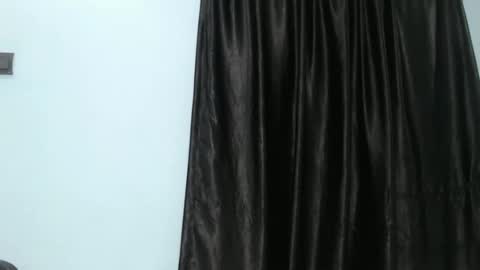 Snapshot of slimzyxdoll chatting on February 28, 9:23 pm slimzyxdoll online show from February 28, 9:23 pm