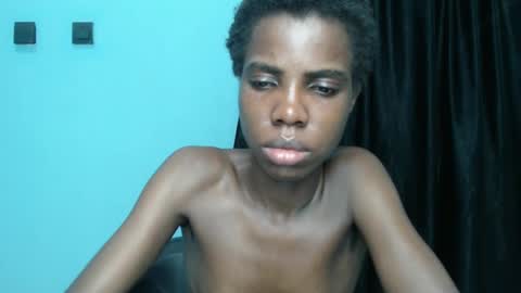Snapshot of slimzyxdoll chatting on March 5, 2:03 am slimzyxdoll online show from March 5, 2:03 am