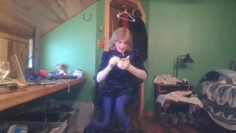 slutjennifertransxx online show from September 23, 2:05 am