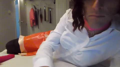 sluttytoy83 online show from December 6, 2:33 pm