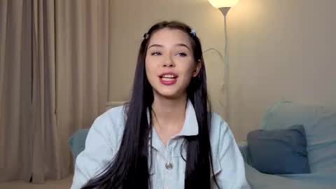 Snapshot of slyshypie chatting on October 5, 1:41 pm Lily online show from October 5, 1:41 pm