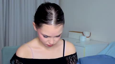 Snapshot of slyshypie chatting on September 23, 1:49 pm Lily online show from September 23, 1:49 pm