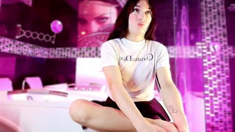 Small Hot19 online show from December 18, 11:05 am