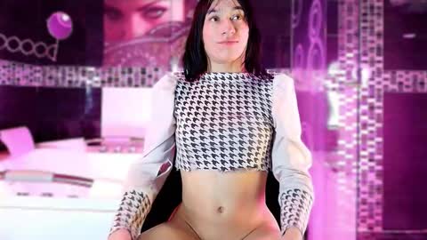 Small Hot19 online show from December 14, 9:48 am