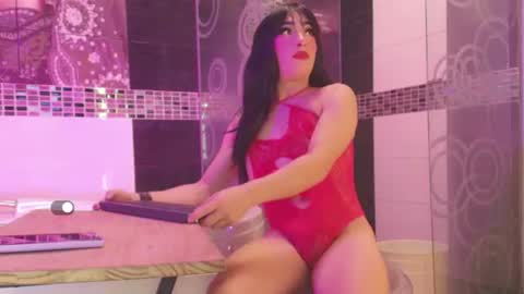 Small Hot19 online show from June 15, 1:36 pm