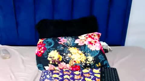 smallboobsxx online show from March 28, 9:11 am