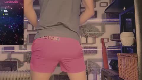Snapshot of smalldickboy4life chatting on October 4, 10:02 am Smalldickboy4life online show from October 4, 10:02 am