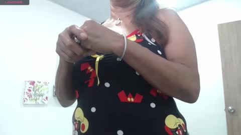 Snapshot of smilet_milf chatting on October 3, 1:19 pm Smileth online show from October 3, 1:19 pm