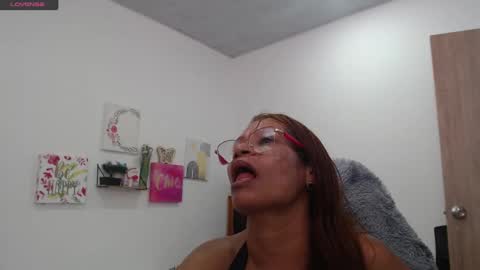 Snapshot of smilet_milf chatting on October 6, 5:42 pm Smileth online show from October 6, 5:42 pm