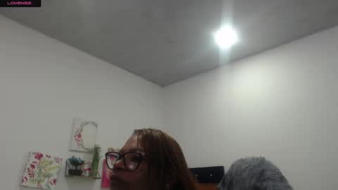 Snapshot of smilet_milf chatting on September 11, 2:18 pm Smileth online show from September 11, 2:18 pm