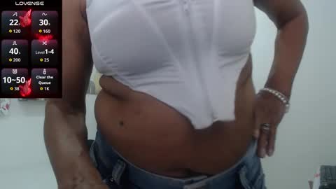 Snapshot of smilet_milf chatting on September 22, 3:27 pm Smileth online show from September 22, 3:27 pm