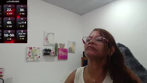 Snapshot of smilet_milf chatting on September 30, 12:48 pm Smileth online show from September 30, 12:48 pm