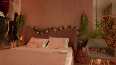 Mia online show from October 16, 5:18 am