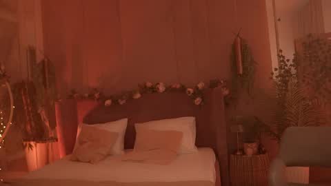 Mia online show from October 10, 5:35 am