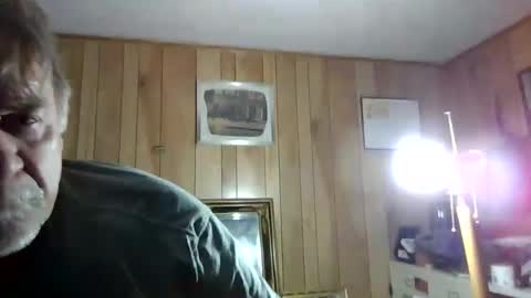 Snapshot of smittytom764923 chatting on October 1, 7:51 am smittytom764923 online show from October 1, 7:51 am