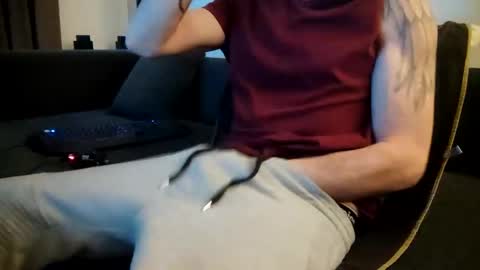 Smokeandwatching online show from January 22, 8:28 pm