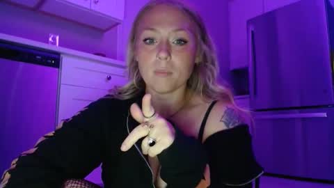 sneakyalicek online show from October 16, 2:22 am