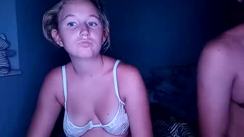 Sneakylildevils online show from April 16, 2:33 am