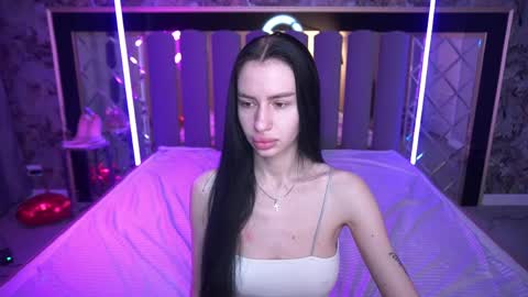 snow_whiteeex online show from April 9, 5:44 am