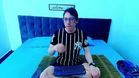 Snapshot of snowyx_ chatting on September 27, 11:13 pm Snowyx online show from September 27, 11:13 pm