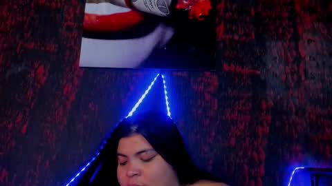 Snapshot of sobigcurvy44 chatting on December 22, 7:10 pm leidy online show from December 22, 7:10 pm