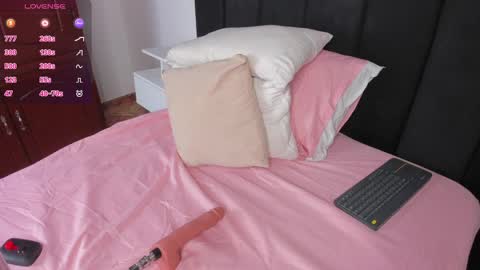 sofi_gomeez online show from April 9, 11:05 am