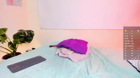 Snapshot of sofia__lujan chatting on October 5, 10:56 am call me L U online show from October 5, 10:56 am