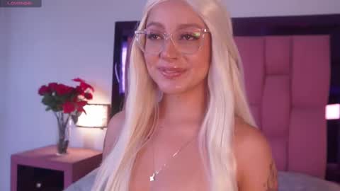 Snapshot of sofia_dream7 chatting on February 17, 7:01 pm Sofi online show from February 17, 7:01 pm