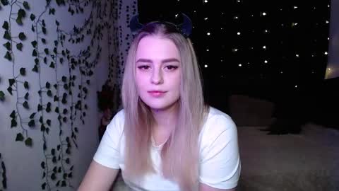 Snapshot of sofia_rosemary chatting on February 25, 3:20 pm sofia_rosemary online show from February 25, 3:20 pm