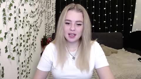 Snapshot of sofia_rosemary chatting on January 5, 12:31 pm sofia_rosemary online show from January 5, 12:31 pm