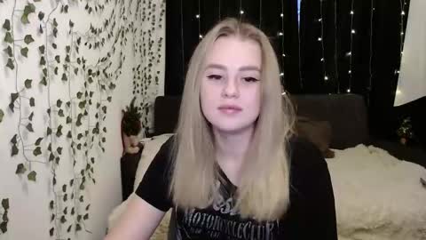 Snapshot of sofia_rosemary chatting on December 28, 12:24 pm sofia_rosemary online show from December 28, 12:24 pm