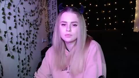 Snapshot of sofia_rosemary chatting on February 19, 3:05 pm sofia_rosemary online show from February 19, 3:05 pm