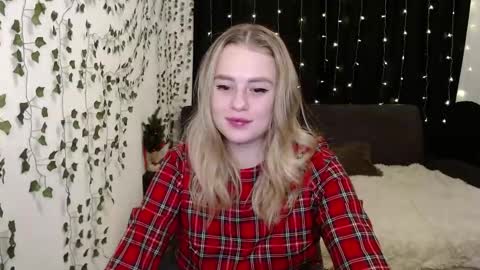 Snapshot of sofia_rosemary chatting on December 30, 1:47 pm sofia_rosemary online show from December 30, 1:47 pm