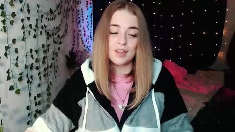 Snapshot of sofia_rosemary chatting on September 30, 1:54 pm sofia_rosemary online show from September 30, 1:54 pm