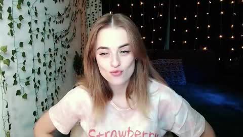 Snapshot of sofia_rosemary chatting on October 18, 2:32 pm sofia_rosemary online show from October 18, 2:32 pm