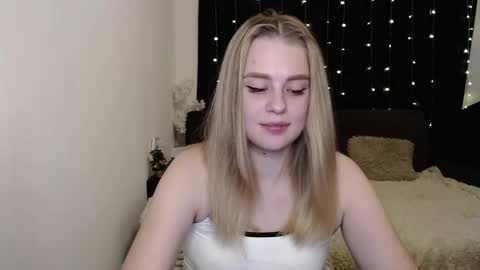Snapshot of sofia_rosemary chatting on December 18, 2:17 pm sofia_rosemary online show from December 18, 2:17 pm